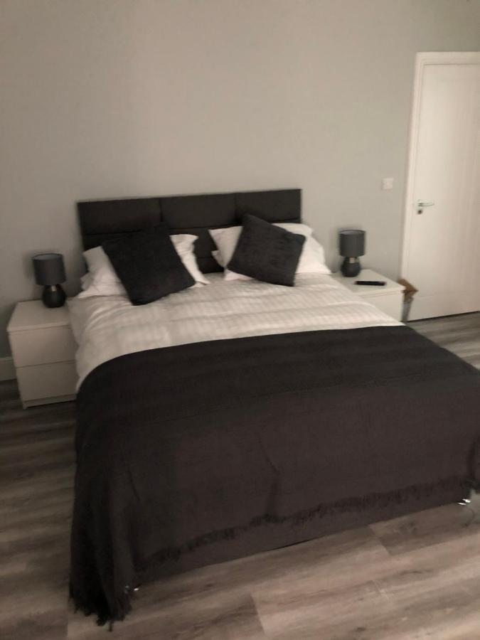 Entire Spacious 4 Bedroom Apartment In Bournemouth Exterior photo