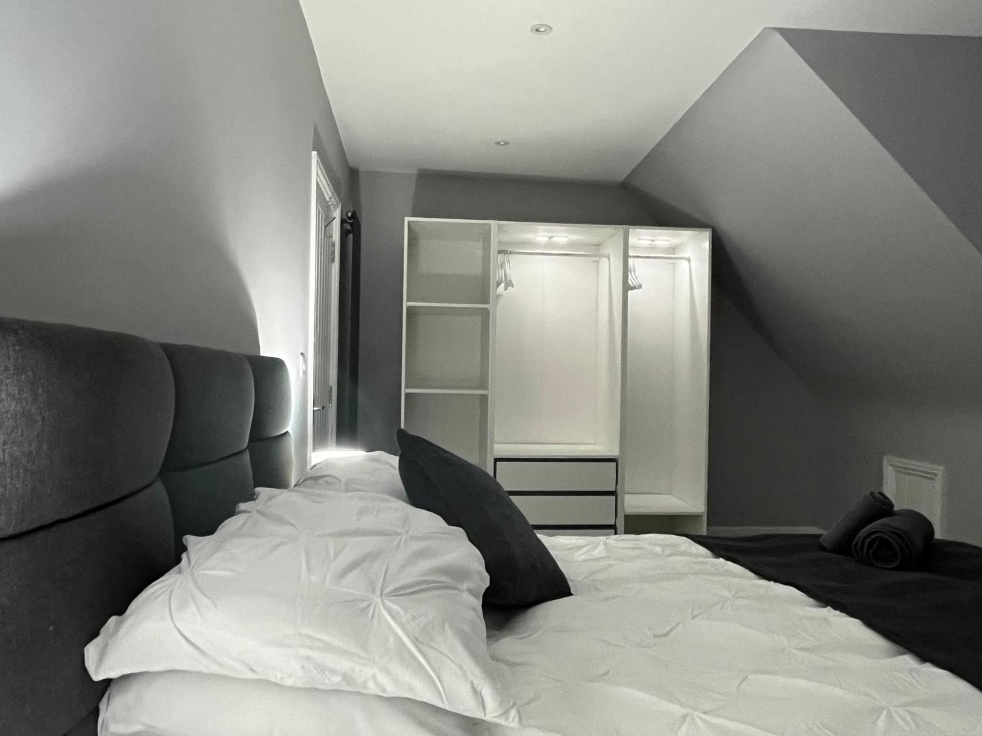 Entire Spacious 4 Bedroom Apartment In Bournemouth Exterior photo